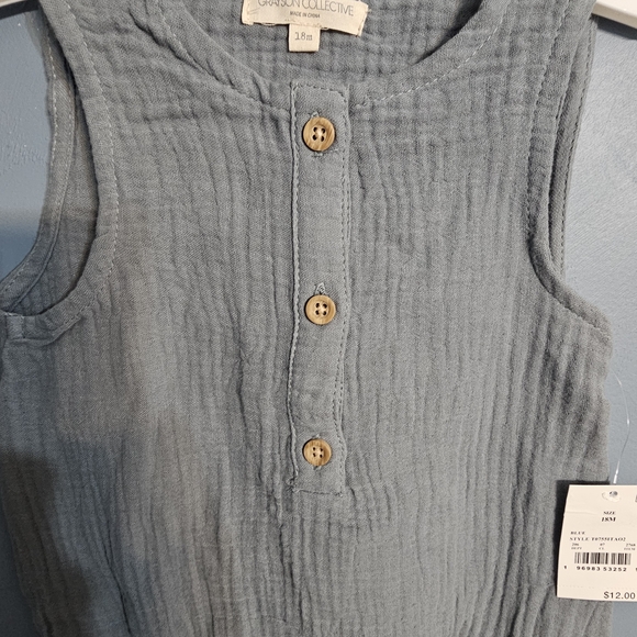 Grayson Collective Gray Sleeveless Baby Romper with Wooden Buttons - Picture 4 of 5